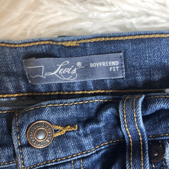 ⭐️🔹 Levi’s Boyfriend Fit - Picture 3 of 5